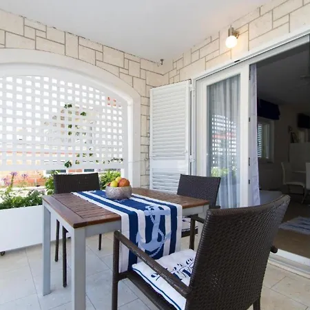 Apartments Villa Olea Lumbarda Exterior photo